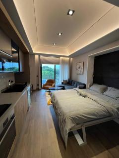 The Diamond In City Luxury Suites By ZENORA Living - 1