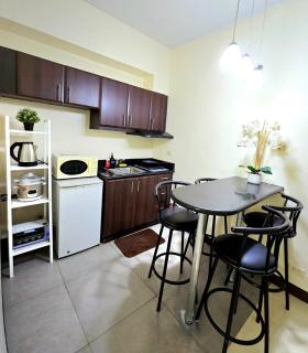 Studio unit near BGC and Makati - Manila - 7