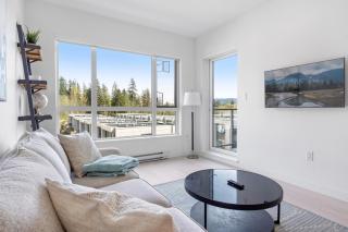 Modern North Shore Nest with Balcony - North Vancouver - 0