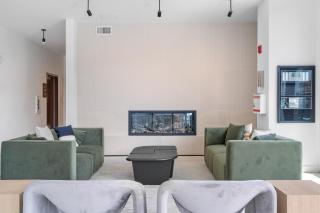 Modern North Shore Nest with Balcony - North Vancouver - 1