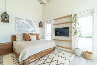 Barefoot Bungalow and Pool Club at Mahogany Bay - San Pedro - 8