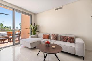Ultimate Rentals - Sunny Escape in Estepona Sotoserena - 3