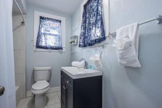 Bright Studio Minutes to Beaches - 6