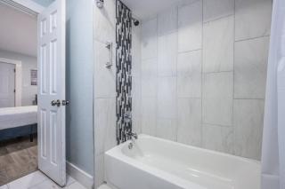 Bright Studio Minutes to Beaches - 3