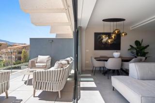 Ultimate Rentals - Luxury Wellness Apartment with Pool in Exclusive Oasis325 Estepona - 2