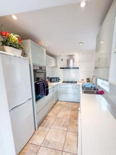 Raygill House By Furnished Accommodations 4BR Shadwell House Ideal for Contractors & Relocations Families - 4