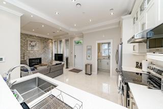 Upscale 4BR Vancouver - 4