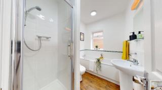 Central & Modern - Fast WIFI - 5 Min to Centre - Cardiff - 4