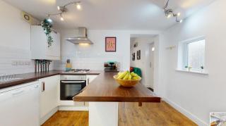 Central & Modern - Fast WIFI - 5 Min to Centre - Cardiff - 1