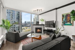 Large 1br Sub-Penthouse Near Science World - 3