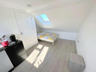 Huge 7-bedroom House in Croydon - Hackbridge - 6