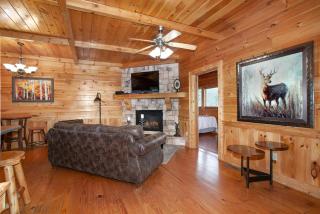 Enchanted Mountain Escape: Hot tub, Grill, Games! - Pigeon Forge - 4