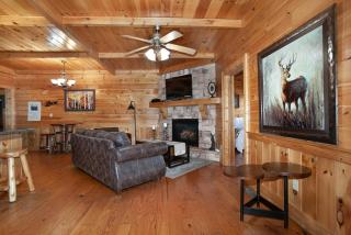 Enchanted Mountain Escape: Hot tub, Grill, Games! - Pigeon Forge - 3