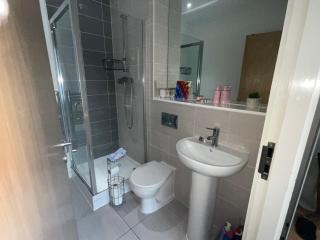 A cozy en suite spacious room in a two bedroom apartment - Manchester - 6