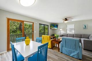 Annies Treehouse A Cozy Canopy Getaway in Cedar Key - 5