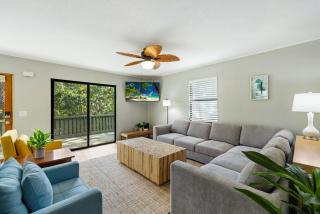 Annies Treehouse A Cozy Canopy Getaway in Cedar Key - 4