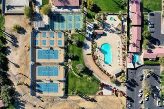 Gallery at Indian Palms Walk to the Festivals Pool Hot Tub Pickleball - Indio - 6