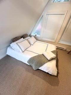 Lakefront A-frame Hot Tub, Dock, Kayaks, Games - 3