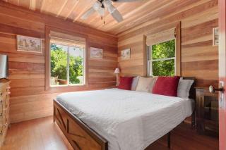 Cozy Riverfront Cabin Just Steps to the Russian River with Beach Access & Wood Stove - Guerneville - 9
