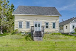 Walk to Beach House with Deck and Yard in Lubec! - Lubec - 9