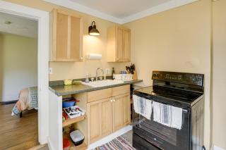 Walk to Beach House with Deck and Yard in Lubec! - Lubec - 5
