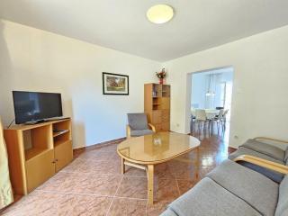 TOMISLAV NV 8 pax - Apartment with sea view, 250 m from the beach - Novi Vinodolski - 3