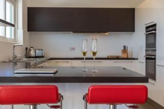 Premier Panoramic Penthouse - - 9