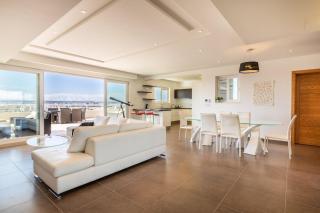 Premier Panoramic Penthouse - - 7