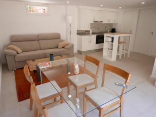 Natural park, terrace and pool - 6