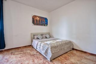 Arish Downtown Venice Apartment - 1