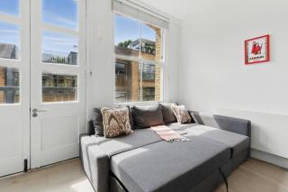Elegant Central London 2BR Apartment with Lift - 1