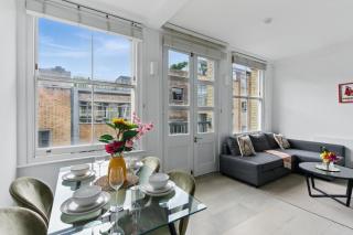 Elegant Central London 2BR Apartment with Lift - 8