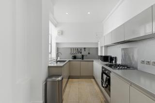 Elegant Central London 2BR Apartment with Lift - Londen - 4