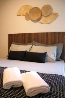 2 Quartos com Varanda sendo 1 Suíte, Cozinha completa, Vista Mar - Condomínio Frente Mar, Lazer completo com Piscina coberta e aquecida, Estacionamento, Portaria 24h - Apto indicado para Grupos, Famílias e Hóspedes a Trabalho, Praia da Guilhermina - Praia Grande - 2