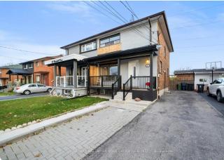 Private 1-Bedroom Basement Apt, 10 Min to Airport ,Big Windows, Separate Entrance - Toronto - 4