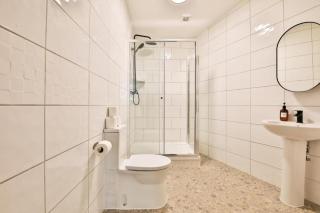 StayRight - 2 Bed Central Swansea Apartments - Swansea - 4