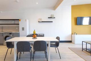StayRight - 2 Bed Central Swansea Apartments - Swansea - 3