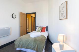 StayRight - 2 Bed Central Swansea Apartments - Swansea - 2
