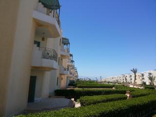 2 bedroom challet with private garden at Riviera beach resort Ras Sudr,Families only - Ras Sudr - 4