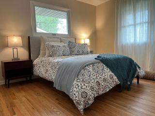 Fully Renovated Scandinavian Inspired Home - Urbandale - 9