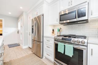Luxury 1Br Retreat W- High-End Interior - Steps From Beach By Beachview Rentals - Newport Beach - 2