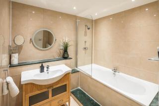 Massive home for large families with Balcony and AC - Londra - 1