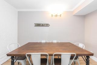 Pet-Friendly 3Br Retreat W- Large Patio Steps From Beach By Beachview Rentals - Newport Beach - 5