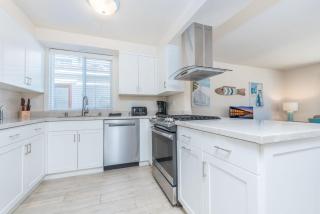 Spacious 3Br W- Oceanview Patio Steps To 35Th St Beach By Beachview Rentals - Newport Beach - 5