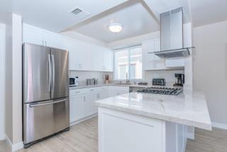 Spacious 3Br W- Oceanview Patio Steps To 35Th St Beach By Beachview Rentals - Newport Beach - 4