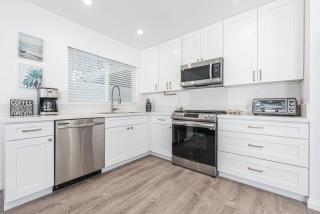 Modern 2Br W- Oceanview Patio Half Block To 29Th St Beach By Beachview Rentals - Newport Beach - 1