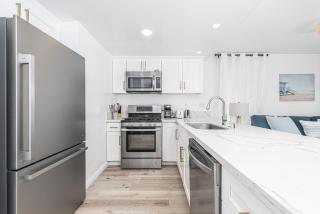 Renovated 3Br W- Stylish Interior Steps From 29Th St Beach By Beachview Rentals - Newport Beach - 8