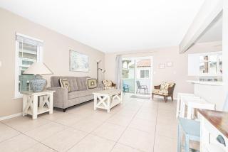 Updated 2Br Getaway Half Block From Popular 44Th St Beach By Beachview Rentals - Newport Beach - 7