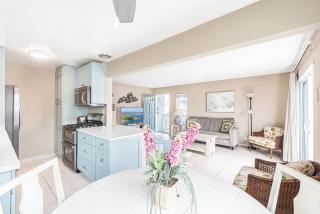 Updated 2Br Getaway Half Block From Popular 44Th St Beach By Beachview Rentals - Newport Beach - 4