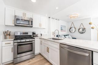 Renovated 3Br W- Stylish Interior Steps From 29Th St Beach By Beachview Rentals - Newport Beach - 5